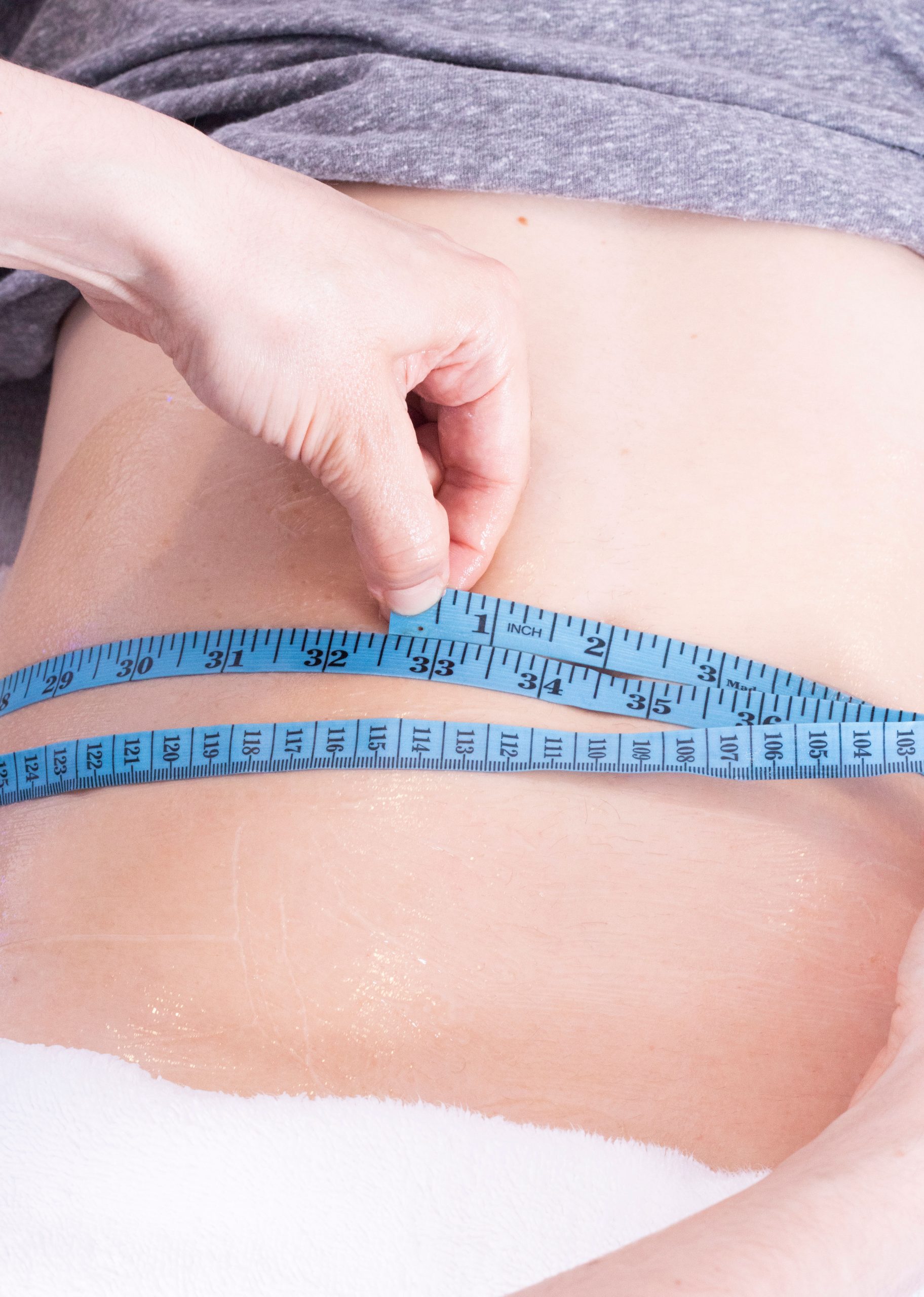 Neveskin slimming treatment in session